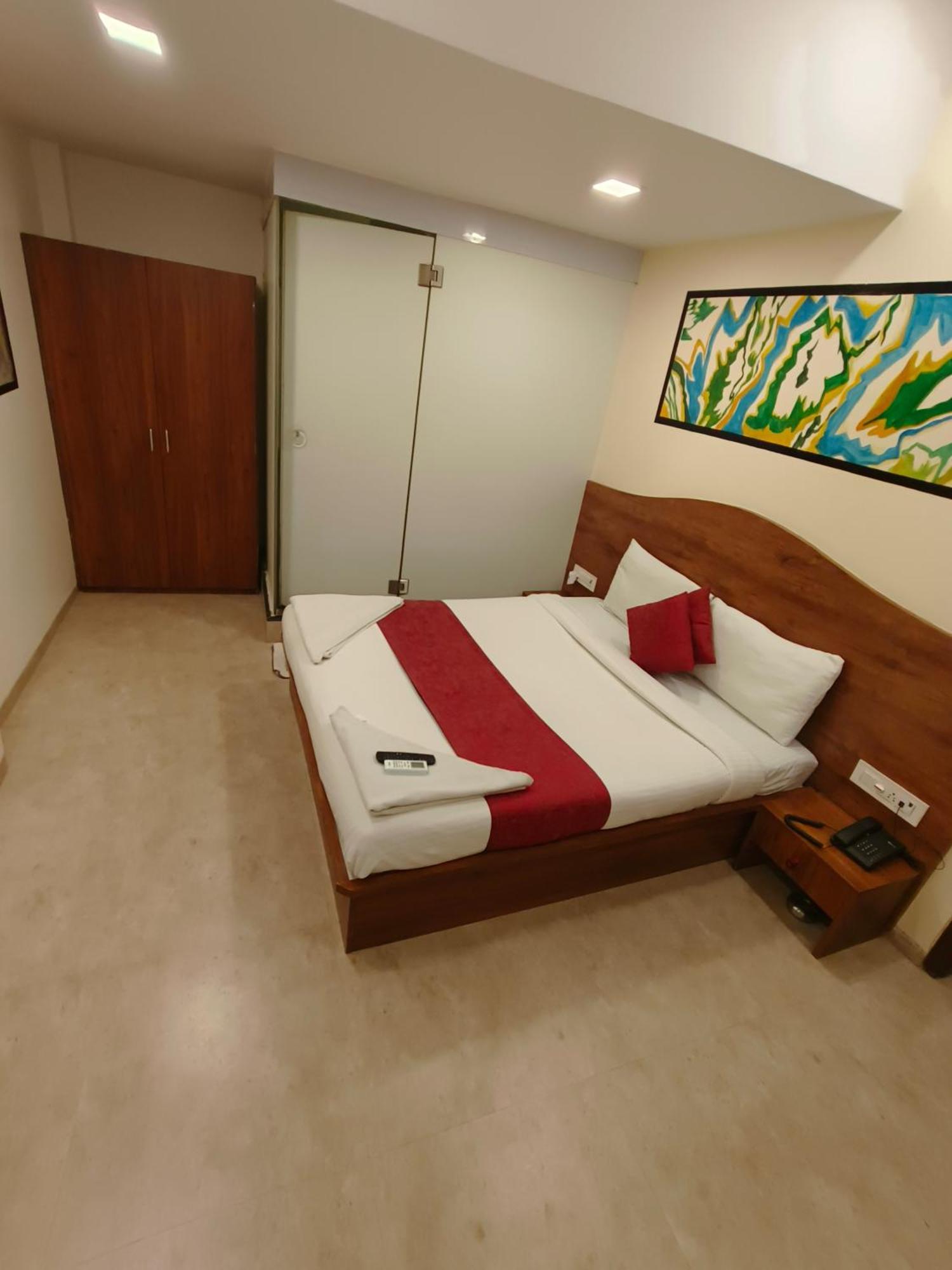 Hotel Beach Crown Juhu Mumbai Oda fotoğraf